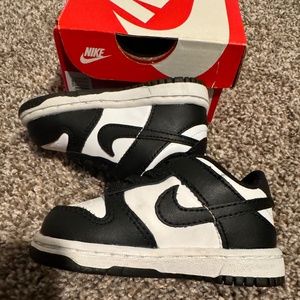 Nike Dunk Low Black/white size 4c
